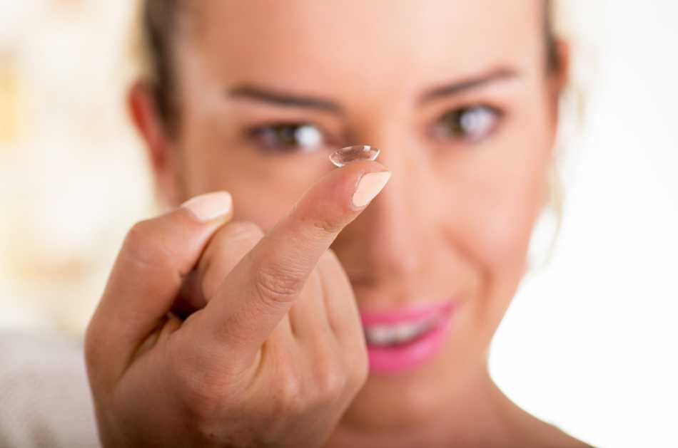 Disposable contact lens insertion